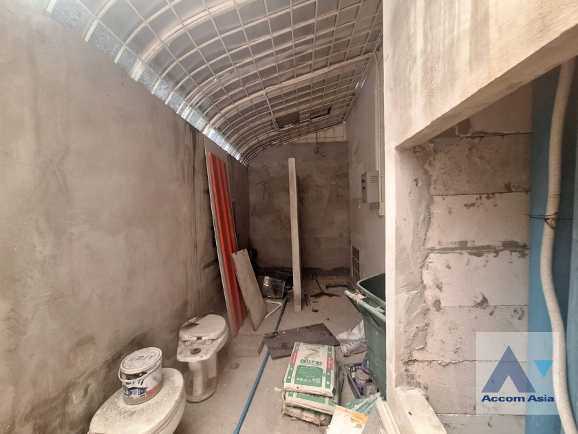 16  Building For Sale in Phaholyothin ,Bangkok BTS Saphan-Kwai AA39953