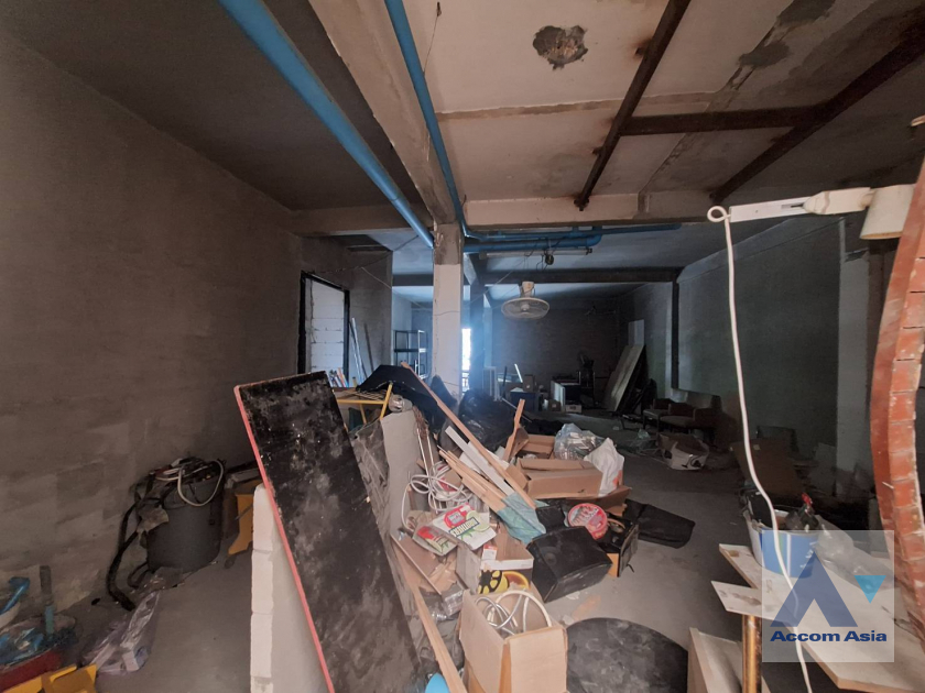 15  Building For Sale in Phaholyothin ,Bangkok BTS Saphan-Kwai AA39953