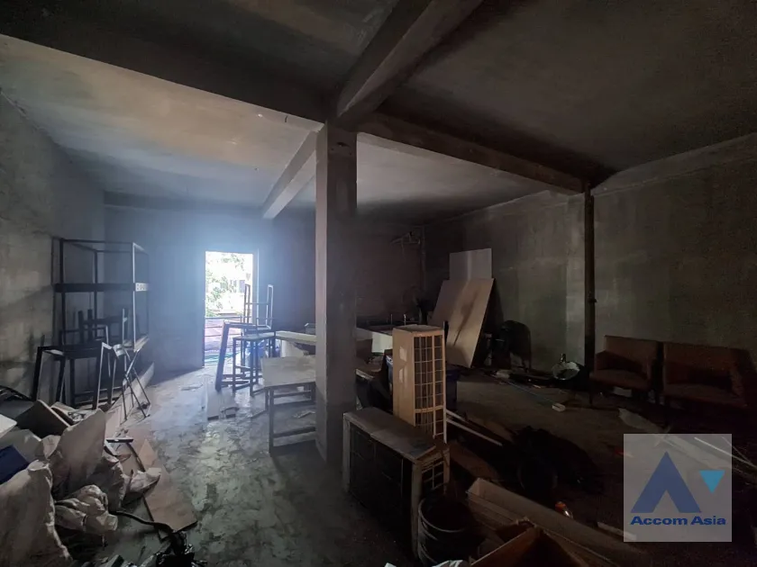 17  Building For Sale in Phaholyothin ,Bangkok BTS Saphan-Kwai AA39953