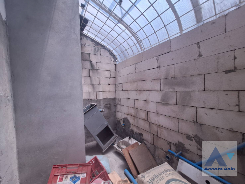 19  Building For Sale in Phaholyothin ,Bangkok BTS Saphan-Kwai AA39953