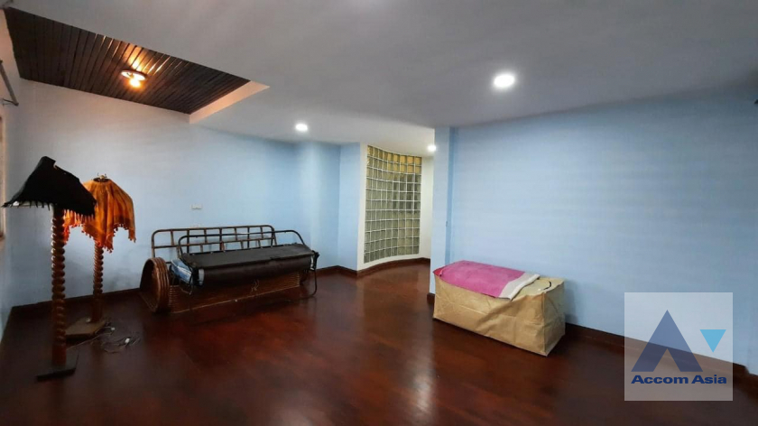 8  5 br House for rent and sale in Pattanakarn ,Bangkok  at Baan Varatorn Ville  AA39955