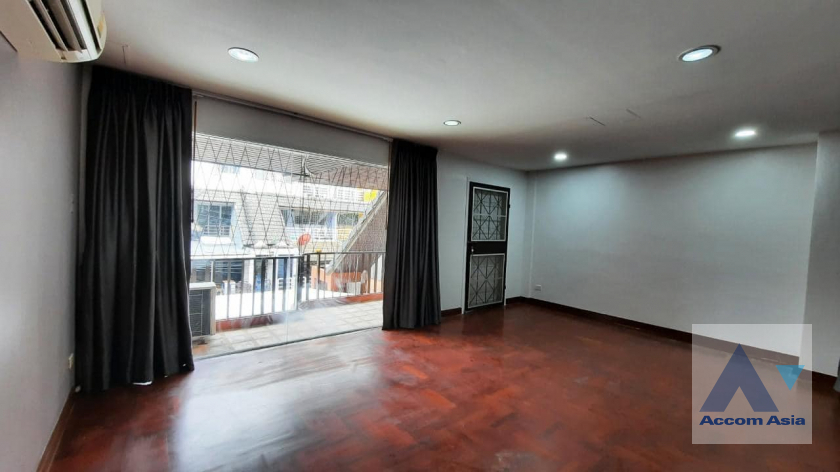 11  5 br House for rent and sale in Pattanakarn ,Bangkok  at Baan Varatorn Ville  AA39955