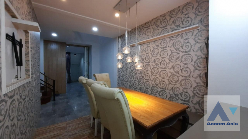  1  5 br House for rent and sale in Pattanakarn ,Bangkok  at Baan Varatorn Ville  AA39955