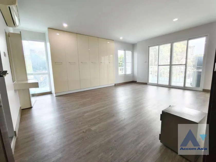 unitNewly renovated, Pet friendly |  4 Bedrooms  Condominium For Sale in Ratchadaphisek, Bangkok  near ARL Hua Mak (AA39971)