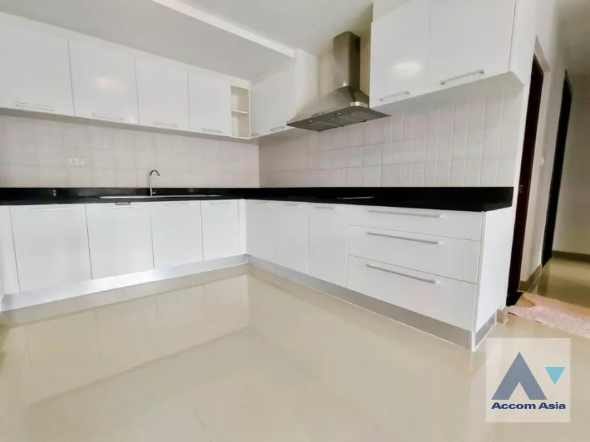 unitNewly renovated, Pet friendly |  4 Bedrooms  Condominium For Sale in Ratchadaphisek, Bangkok  near ARL Hua Mak (AA39971)