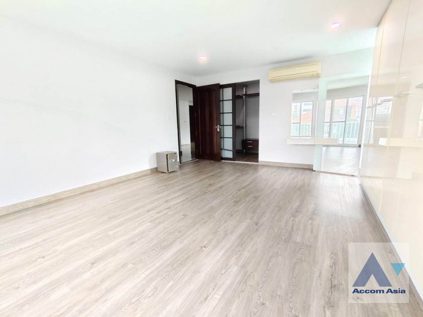 6  4 br Condominium For Sale in Ratchadaphisek ,Bangkok ARL Hua Mak at Le Celeste Condominium  AA39971