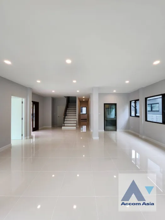 unit 4 Bedrooms  House For Sale in Phaholyothin, Bangkok  (AA39983)
