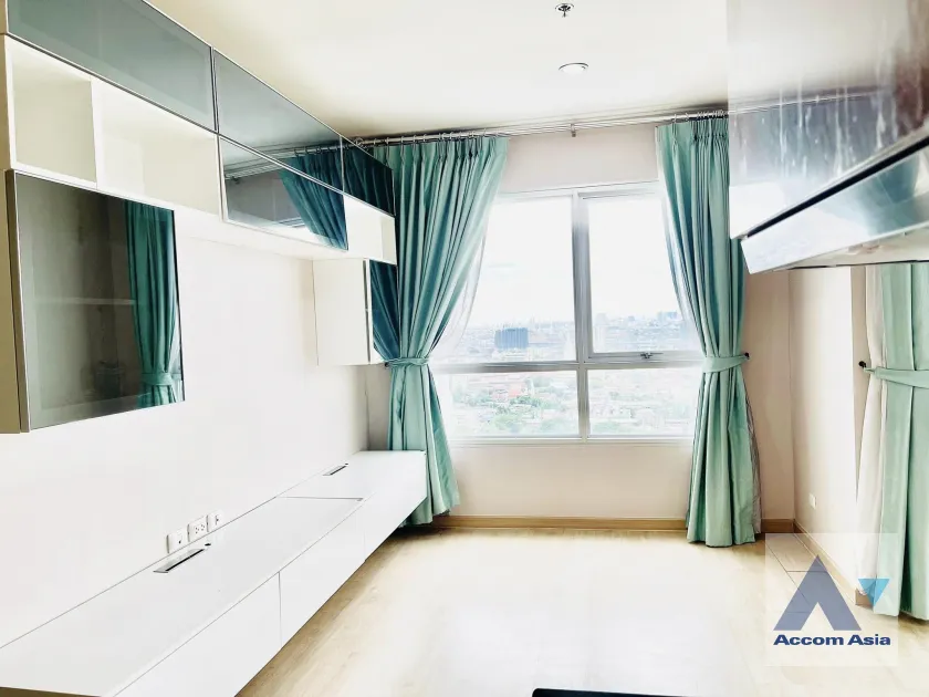unit 2 Bedrooms  Condominium For Sale in Petchkasem, Bangkok  near BTS Wuthakat (AA39992)