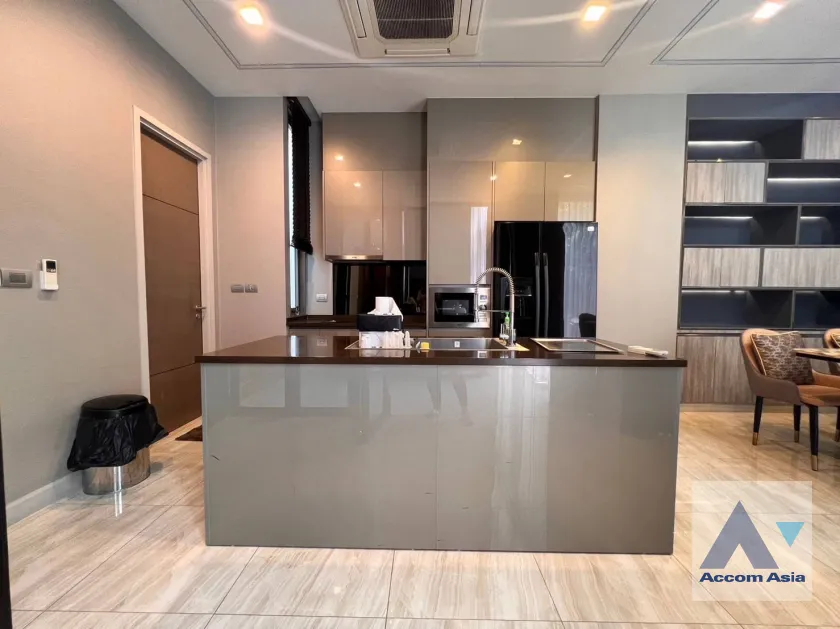 unit 4 Bedrooms  House For Rent in Pattanakarn, Bangkok  near ARL Ramkhamhaeng (AA40006)