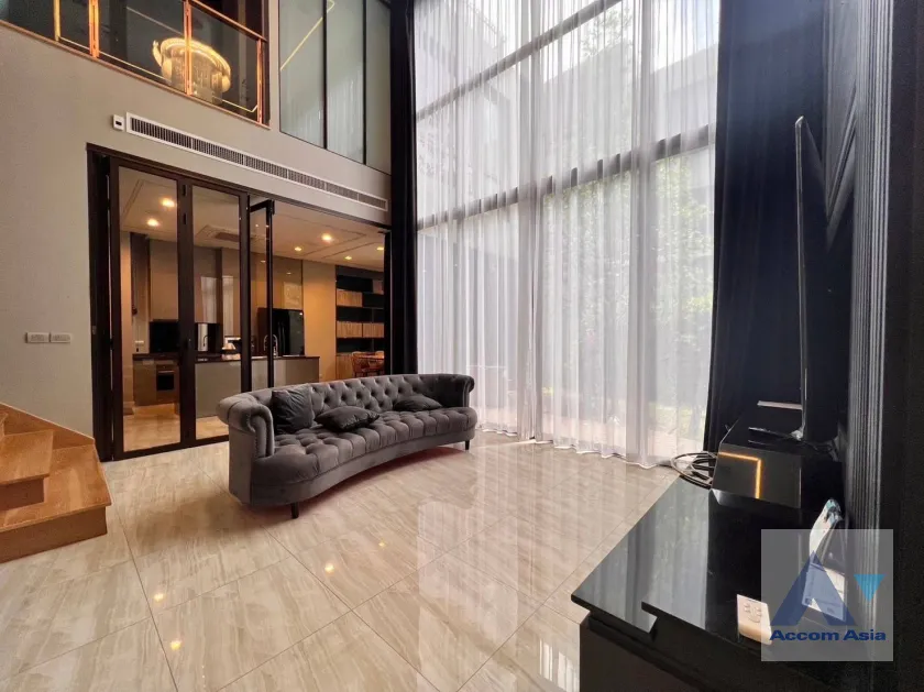 unit 4 Bedrooms  House For Rent in Pattanakarn, Bangkok  near ARL Ramkhamhaeng (AA40006)