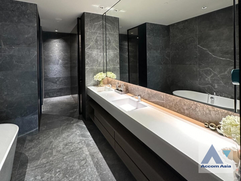 9  2 br Condominium For Sale in Charoen Nakhon ,Bangkok BTS Krung Thon Buri at Banyan Tree Residences Riverside AA40014