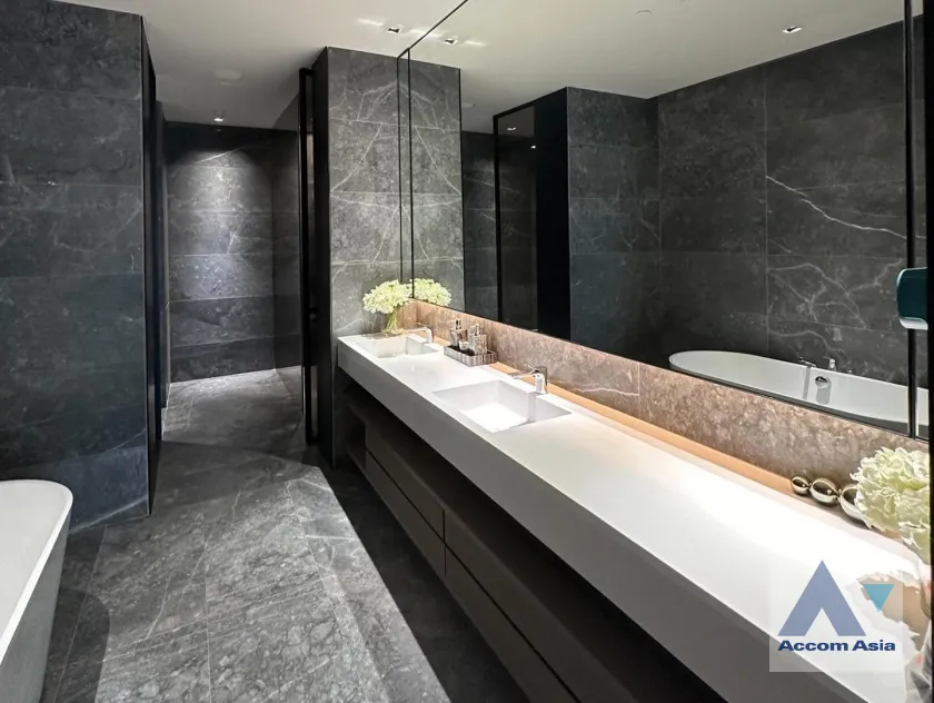 9  2 br Condominium For Sale in Charoen Nakhon ,Bangkok BTS Krung Thon Buri at Banyan Tree Residences Riverside AA40014