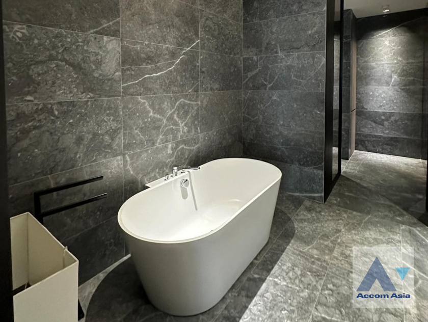 10  2 br Condominium For Sale in Charoen Nakhon ,Bangkok BTS Krung Thon Buri at Banyan Tree Residences Riverside AA40014