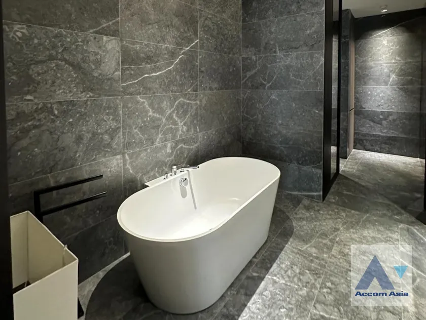 10  2 br Condominium For Sale in Charoen Nakhon ,Bangkok BTS Krung Thon Buri at Banyan Tree Residences Riverside AA40014