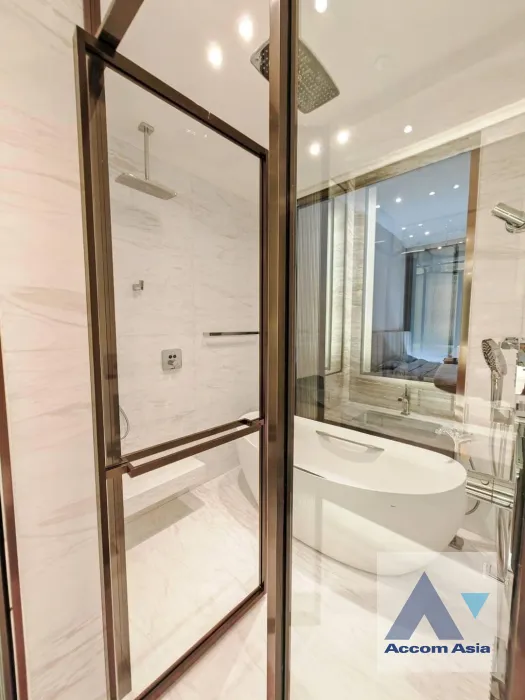 13  2 br Condominium For Sale in Ploenchit ,Bangkok BTS Chitlom at Scope Langsuan AA40029