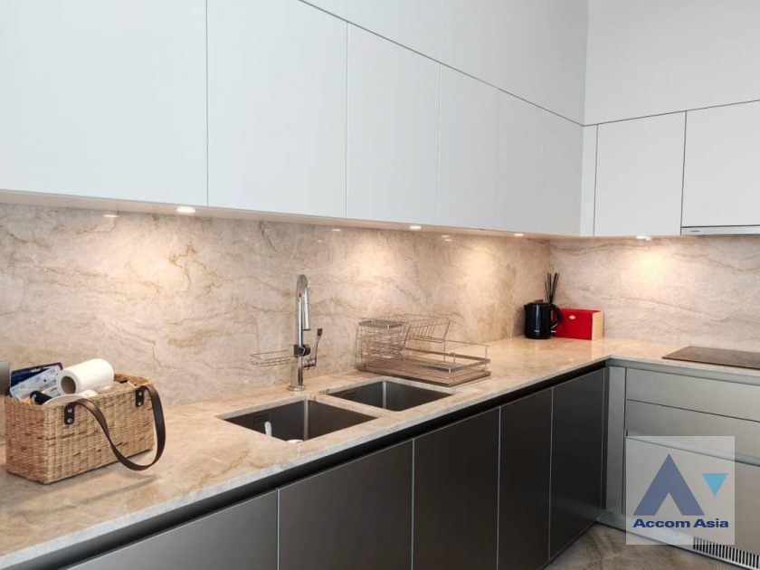 8  2 br Condominium For Sale in Ploenchit ,Bangkok BTS Chitlom at Scope Langsuan AA40029