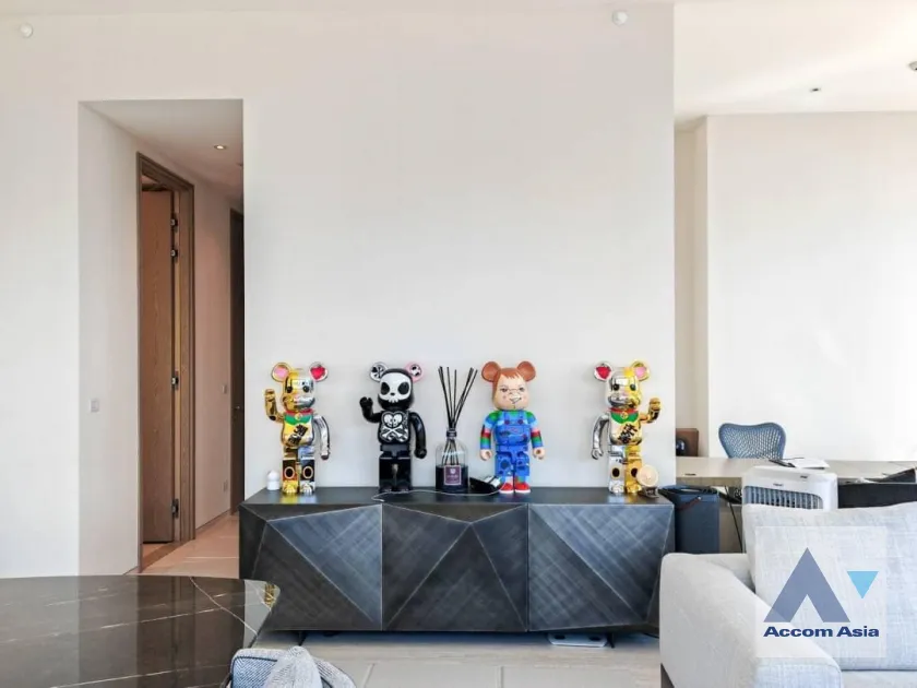 5  2 br Condominium For Sale in Ploenchit ,Bangkok BTS Chitlom at Scope Langsuan AA40029