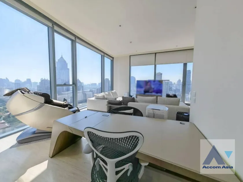 unit 2 Bedrooms  Condominium For Sale in Ploenchit, Bangkok  near BTS Chitlom (AA40029)