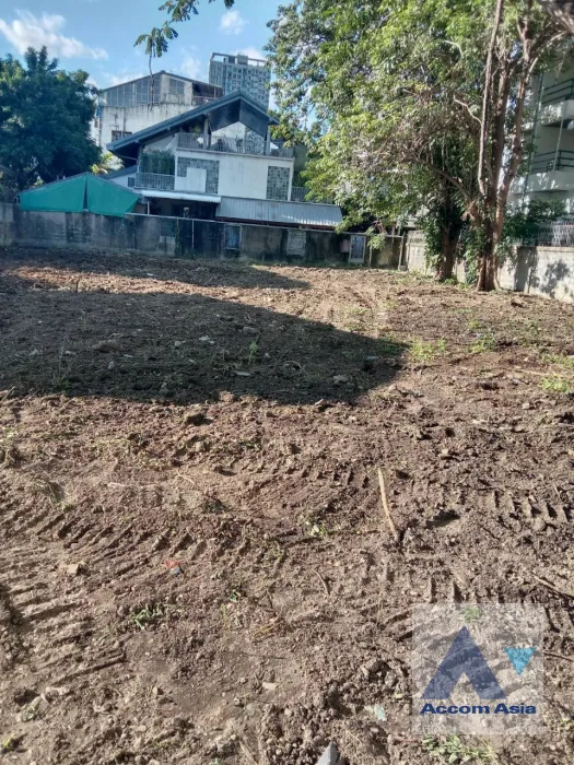 unit Land For Rent in Phaholyothin, Bangkok  near BTS Saphan-Kwai (AA40040)