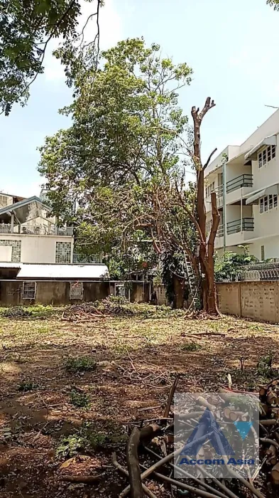  2  Land For Rent in Phaholyothin ,Bangkok BTS Saphan-Kwai AA40040