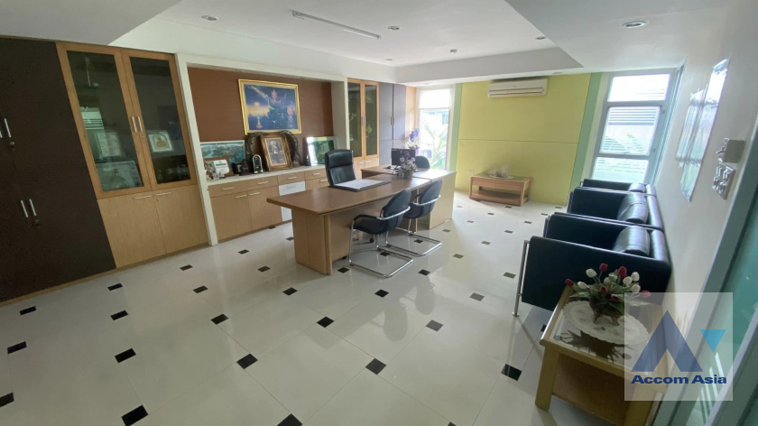 unit Building For Sale in Lat Phrao, Bangkok  (AA40056)