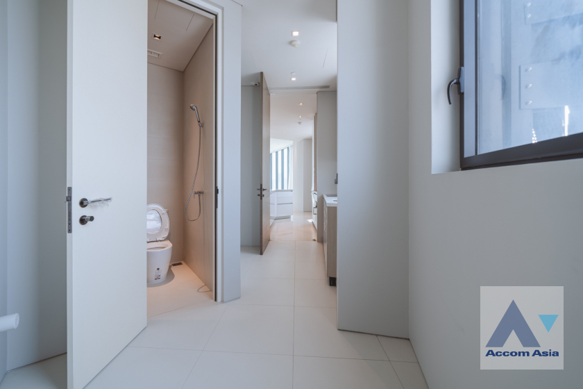 8  2 br Condominium For Sale in Charoen Nakhon ,Bangkok BTS Krung Thon Buri at Banyan Tree Residences Riverside AA40081