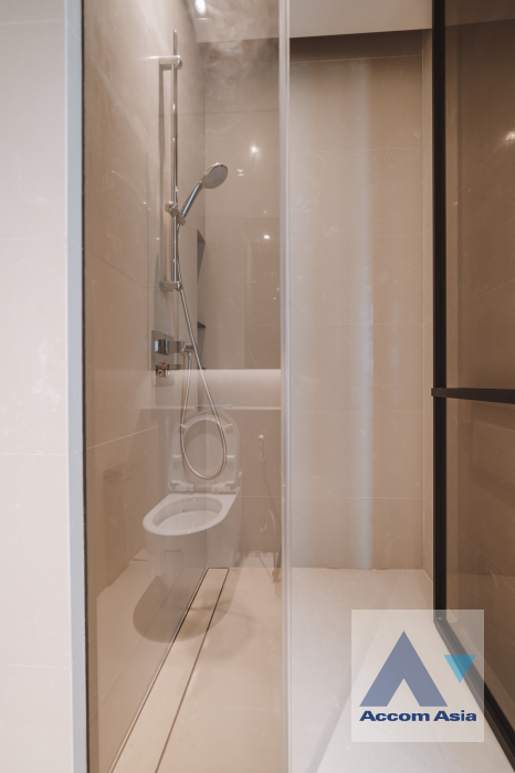 12  2 br Condominium For Sale in Charoen Nakhon ,Bangkok BTS Krung Thon Buri at Banyan Tree Residences Riverside AA40081