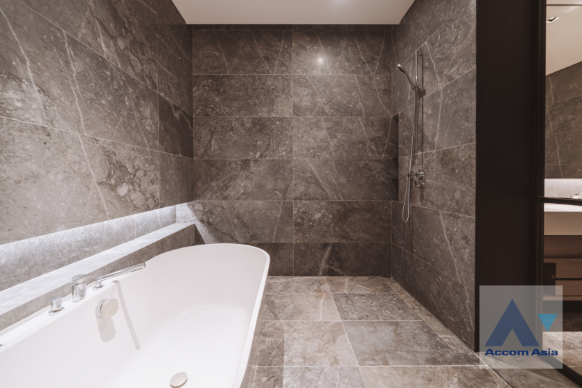 15  2 br Condominium For Sale in Charoen Nakhon ,Bangkok BTS Krung Thon Buri at Banyan Tree Residences Riverside AA40081