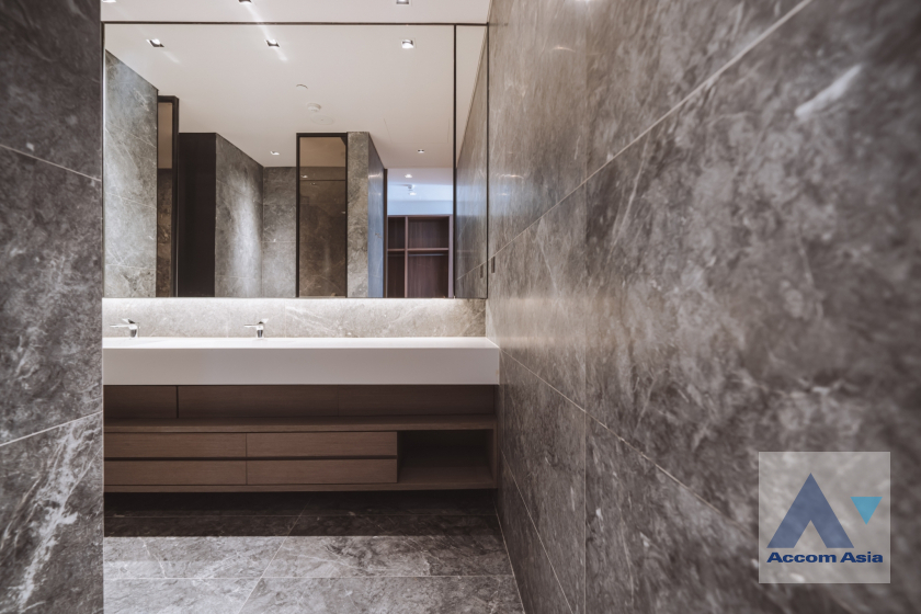 17  2 br Condominium For Sale in Charoen Nakhon ,Bangkok BTS Krung Thon Buri at Banyan Tree Residences Riverside AA40081