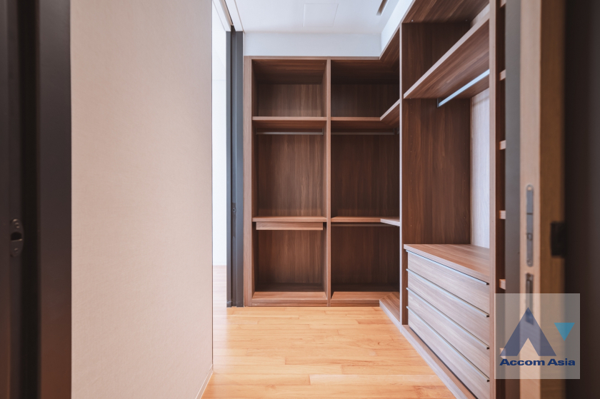 18  2 br Condominium For Sale in Charoen Nakhon ,Bangkok BTS Krung Thon Buri at Banyan Tree Residences Riverside AA40081