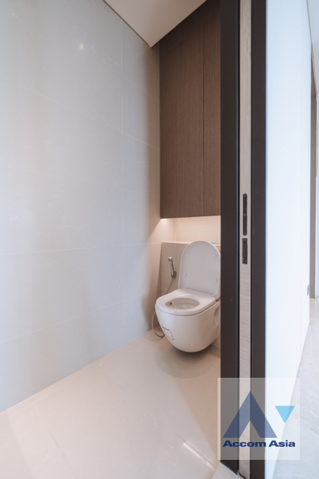 22  2 br Condominium For Sale in Charoen Nakhon ,Bangkok BTS Krung Thon Buri at Banyan Tree Residences Riverside AA40081