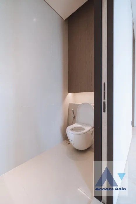 22  2 br Condominium For Sale in Charoen Nakhon ,Bangkok BTS Krung Thon Buri at Banyan Tree Residences Riverside AA40081