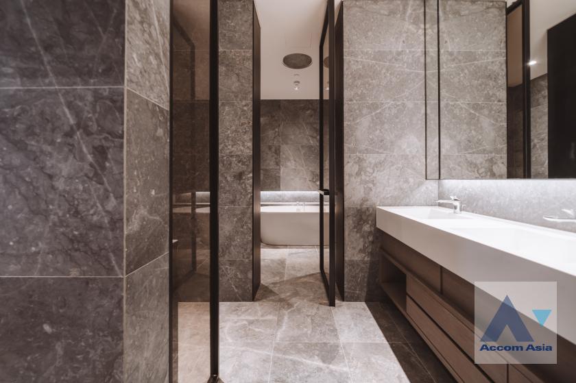 24  2 br Condominium For Sale in Charoen Nakhon ,Bangkok BTS Krung Thon Buri at Banyan Tree Residences Riverside AA40081