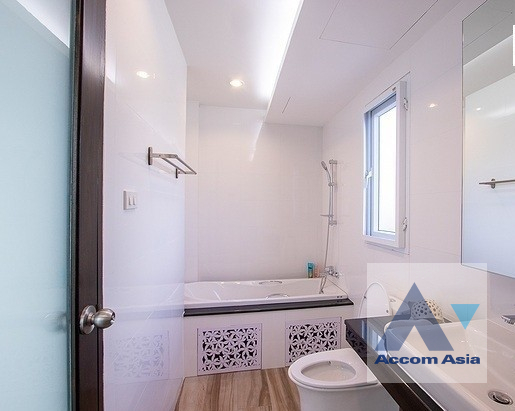 21  3 br Apartment For Rent in Sukhumvit ,Bangkok BTS Punnawithi at Apartment complex in Bangkok AA40092