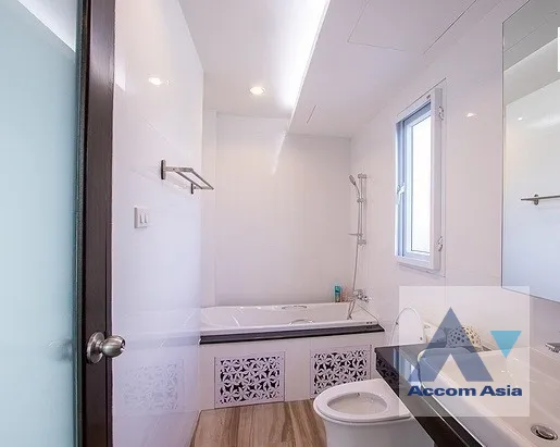 21  3 br Apartment For Rent in Sukhumvit ,Bangkok BTS Punnawithi at Apartment complex in Bangkok AA40092
