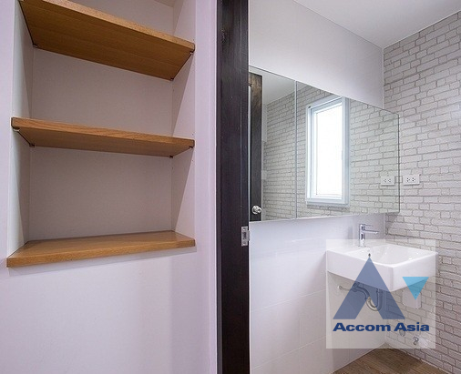 24  3 br Apartment For Rent in Sukhumvit ,Bangkok BTS Punnawithi at Apartment complex in Bangkok AA40092