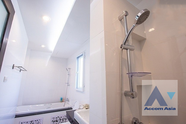 23  3 br Apartment For Rent in Sukhumvit ,Bangkok BTS Punnawithi at Apartment complex in Bangkok AA40092