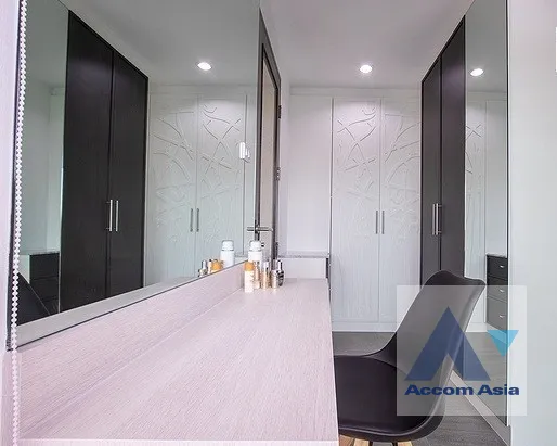 10  3 br Apartment For Rent in Sukhumvit ,Bangkok BTS Punnawithi at Apartment complex in Bangkok AA40092