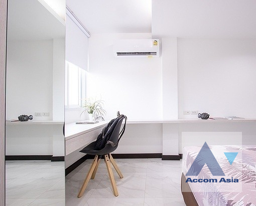 20  3 br Apartment For Rent in Sukhumvit ,Bangkok BTS Punnawithi at Apartment complex in Bangkok AA40092