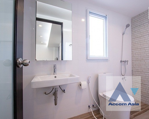 25  3 br Apartment For Rent in Sukhumvit ,Bangkok BTS Punnawithi at Apartment complex in Bangkok AA40092