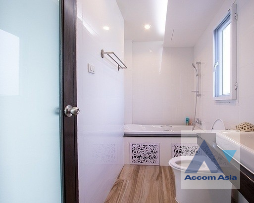 22  3 br Apartment For Rent in Sukhumvit ,Bangkok BTS Punnawithi at Apartment complex in Bangkok AA40092