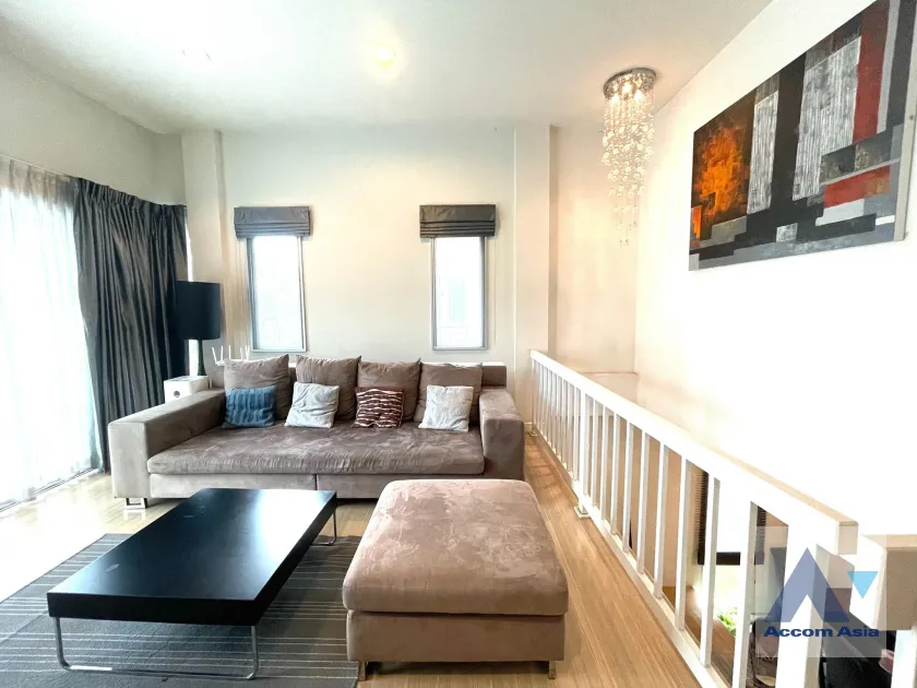 unit 3 Bedrooms  Townhouse For Sale in Lat Phrao, Bangkok  (AA40094)
