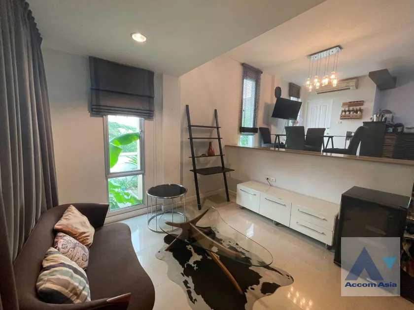 unit 3 Bedrooms  Townhouse For Sale in Lat Phrao, Bangkok  (AA40094)