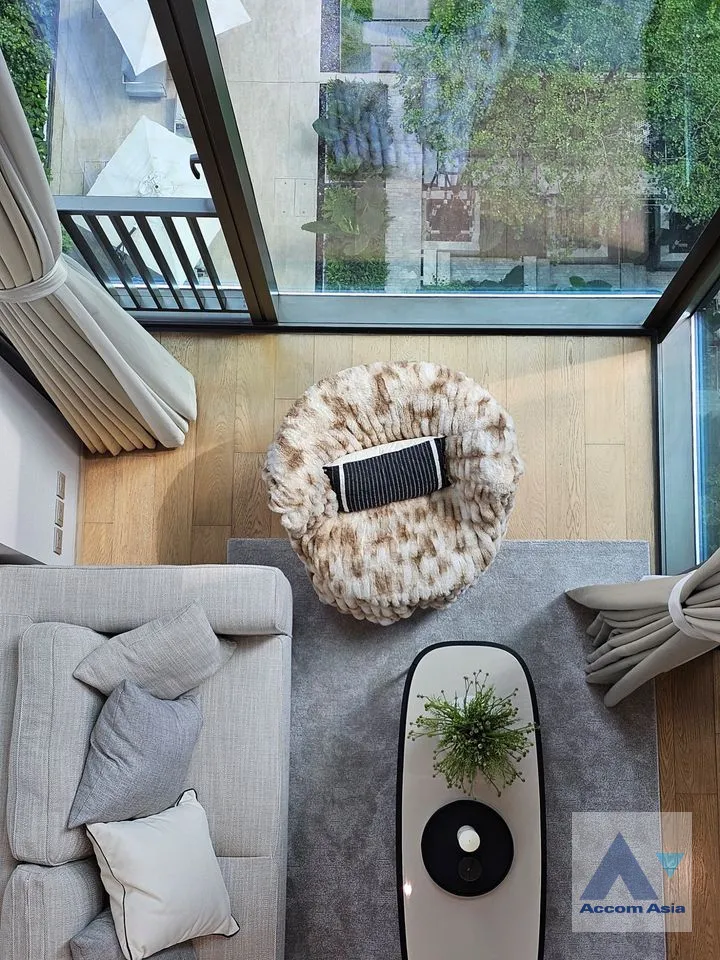 unitFully Furnished, Duplex Condo |  1 Bedroom  Condominium For Rent & Sale in Ploenchit, Bangkok  near BTS Chitlom (AA40099)