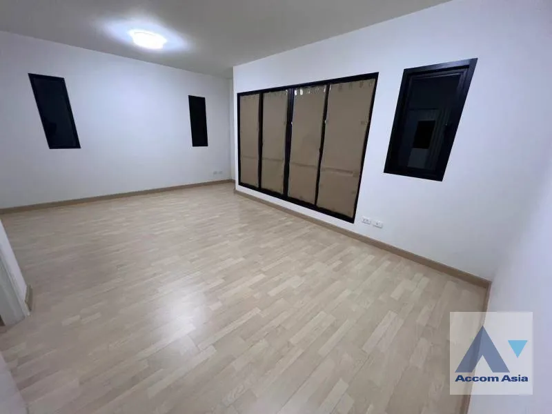 unit 3 Bedrooms  Townhouse For Sale in Ratchadaphisek, Bangkok  near MRT Sutthisan (AA40101)