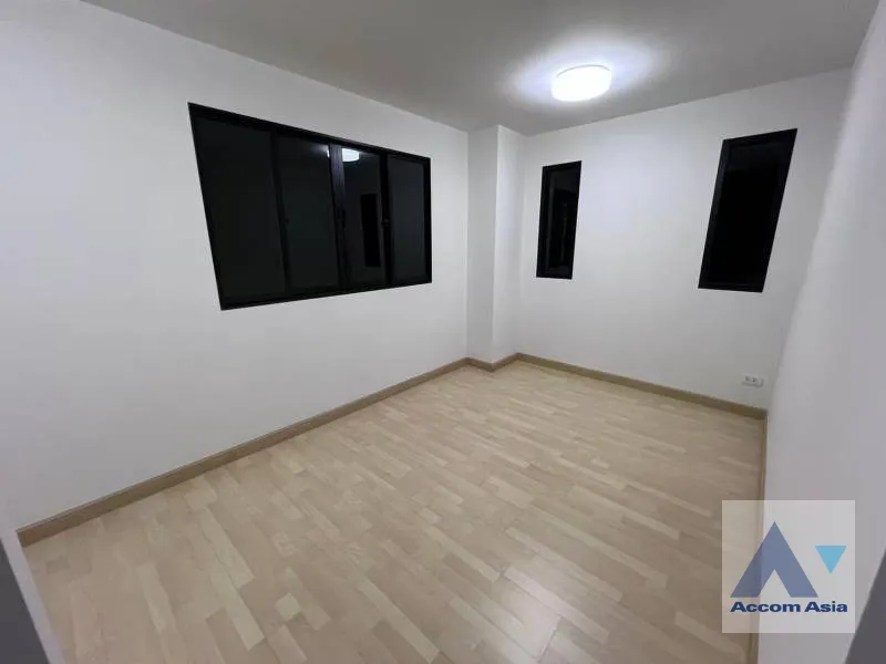 4  3 br Townhouse For Sale in Ratchadaphisek ,Bangkok MRT Sutthisan at The Connect UP 3 AA40101