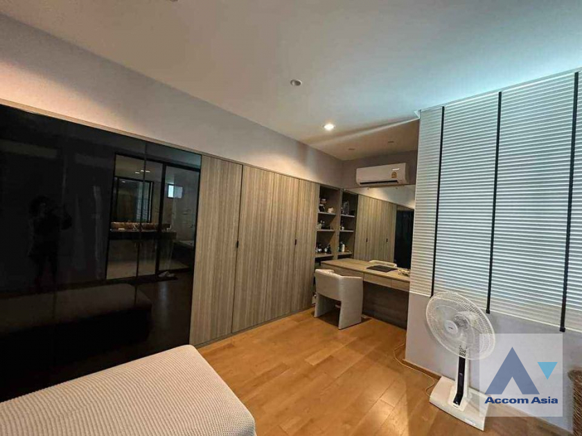 9  3 br Townhouse For Sale in Krungthep Kreetha ,Bangkok  at Nirvana Define Srinakarin-Rama9 AA40105