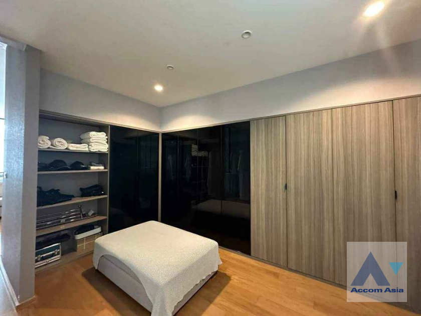 7  3 br Townhouse For Sale in Krungthep Kreetha ,Bangkok  at Nirvana Define Srinakarin-Rama9 AA40105