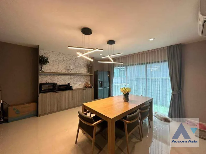 unit 3 Bedrooms  Townhouse For Sale in Krungthep Kreetha, Bangkok  (AA40105)