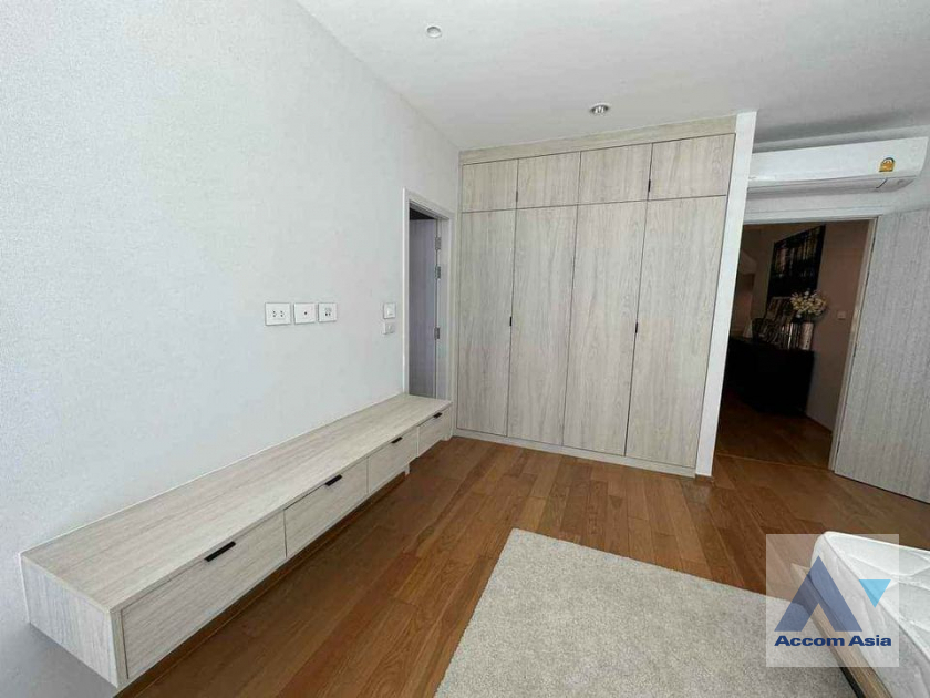 6  3 br Townhouse For Sale in Krungthep Kreetha ,Bangkok  at Nirvana Define Srinakarin-Rama9 AA40105